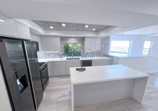 Building Photo - 3507 S Kerckhoff Ave