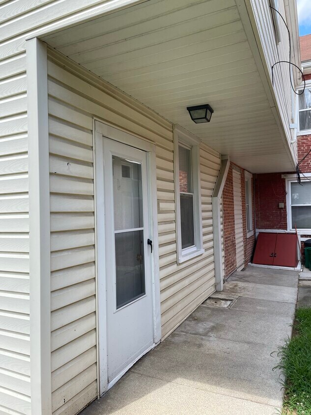 Primary Photo - 322 E Main St