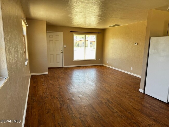 Building Photo - 5013 Sierra Madre Dr