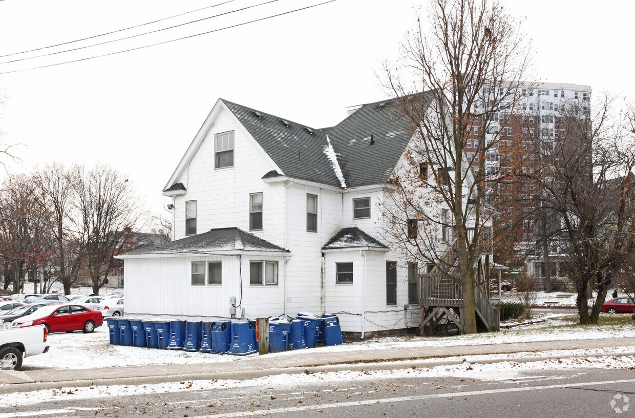 Building Photo - Orchard House