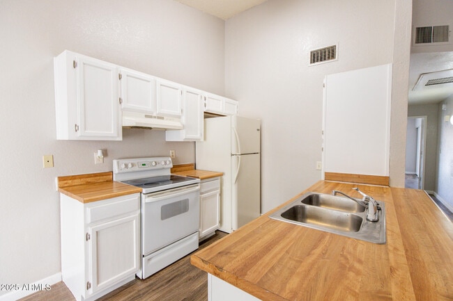 Foto del edificio - 5236 W Peoria Ave
