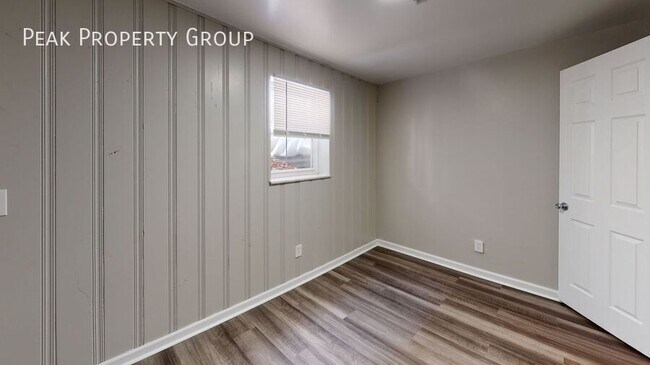 Building Photo - 70 W 8th Ave