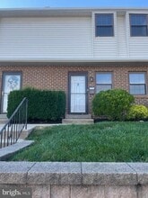 Building Photo - 230 Holly Dr