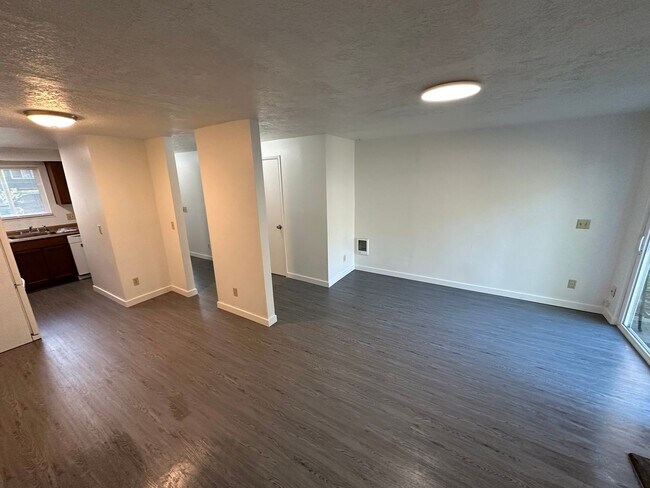 Foto del edificio - 804814-814 SE Cochran Dr