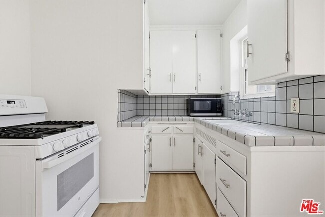 Building Photo - 1255 S Crescent Heights Blvd