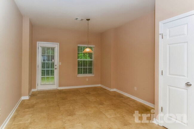Foto del edificio - 6193 Hemperly Rd