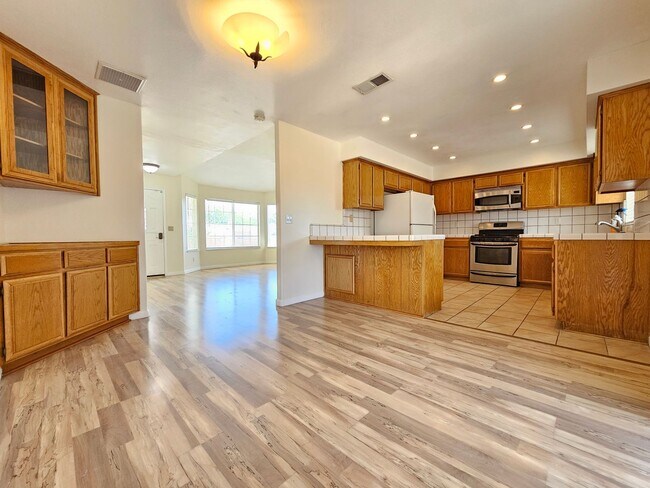 Building Photo - 3 Bed, 2 Bath Home w/ 2-Car Garage – $1750...