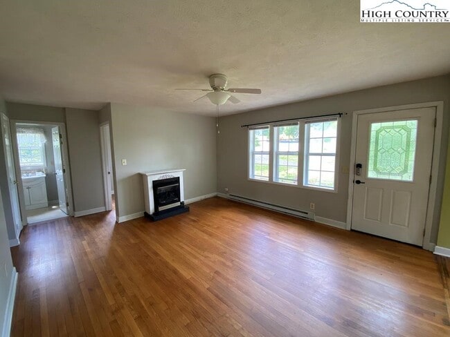 Building Photo - 417 Will Vannoy Rd