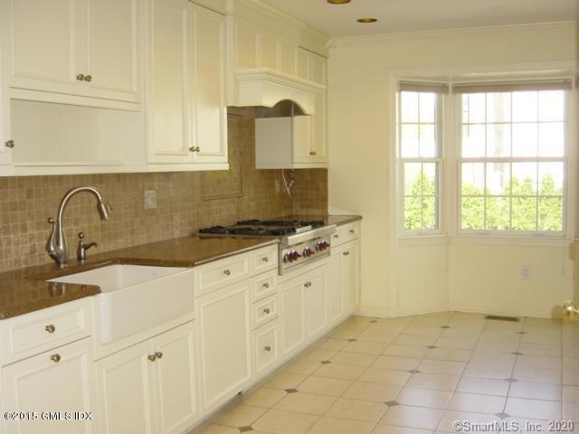 Foto del edificio - 172 Field Point Rd