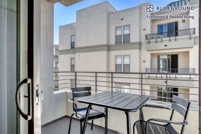 Foto del edificio - 25 S Oak Knoll Ave