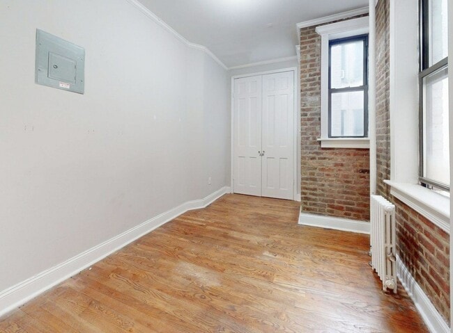 Building Photo - East 25th Street