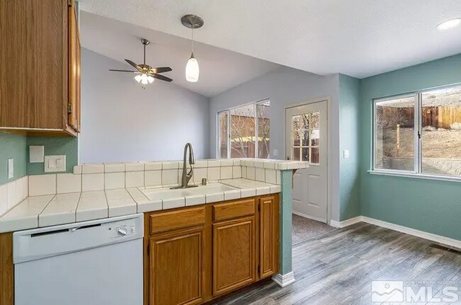 Foto del edificio - 3943 Regal Dr