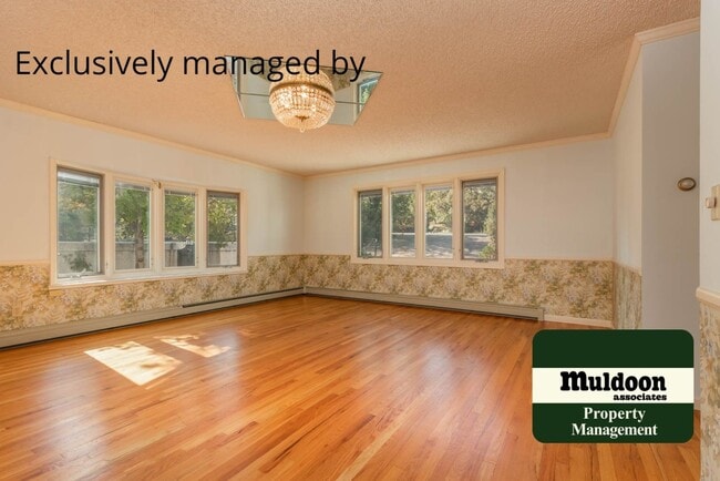 Building Photo - Beautiful 3 bedroom home with two car gara...