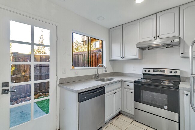 Building Photo - 1771 Laguna St