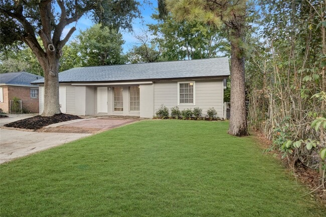 Building Photo - 11707 Segrest Dr