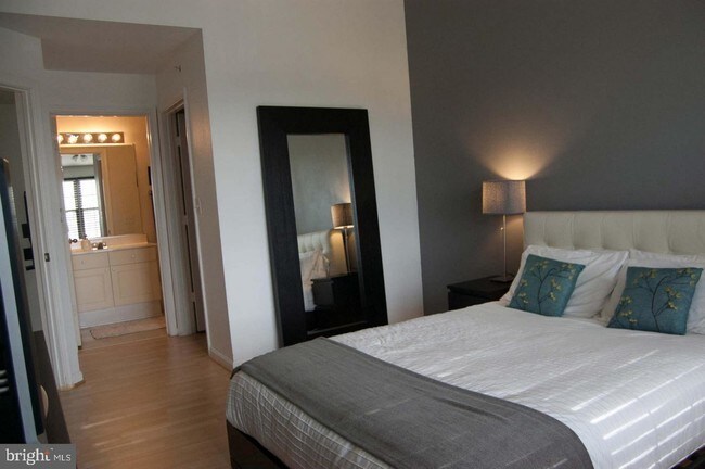 Foto del edificio - 4566 Superior Square