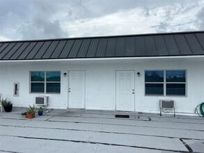 Building Photo - 800 NE 13th St