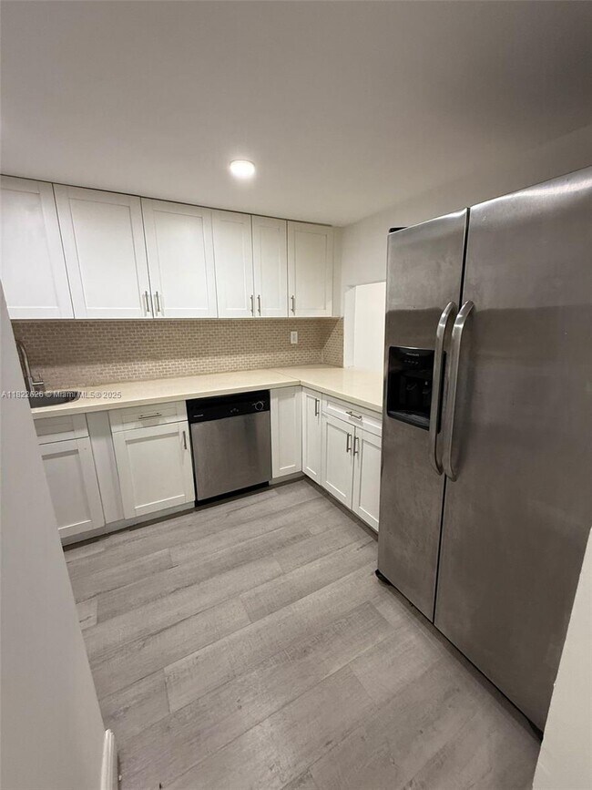 Foto del edificio - 10000 NW 80th Ct