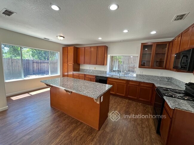 Building Photo - 6102 Cameo Dr