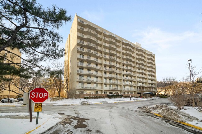 Foto del edificio - 1077 River Rd
