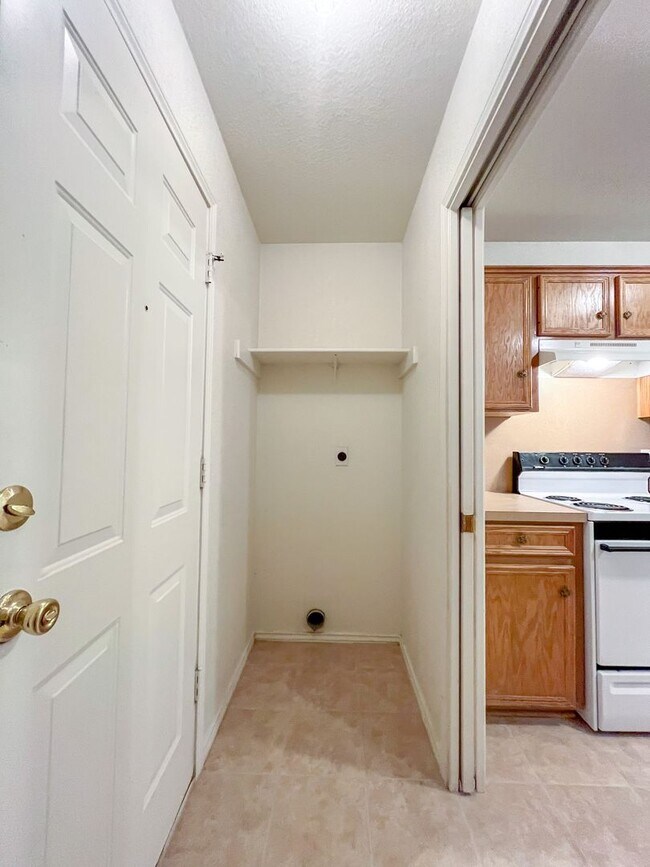 Building Photo - 4605 Bowles Dr
