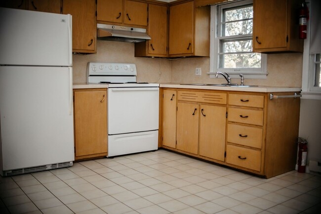 Building Photo - 1012 Pecks Rd