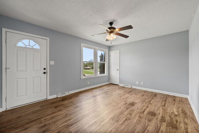 Foto del edificio - 3 Bedroom Pet Friendly Home For Rent!