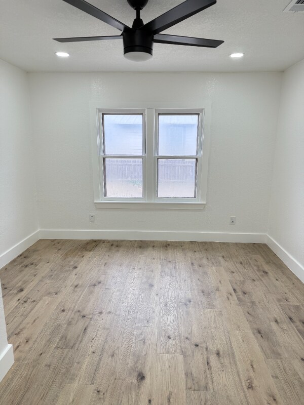 Foto del edificio - 933 Hwy 46 W