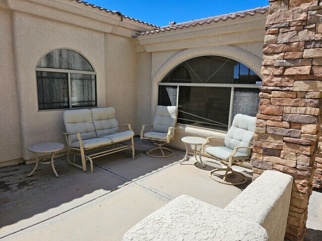 Foto del edificio - Summer Furnished Pool Home!