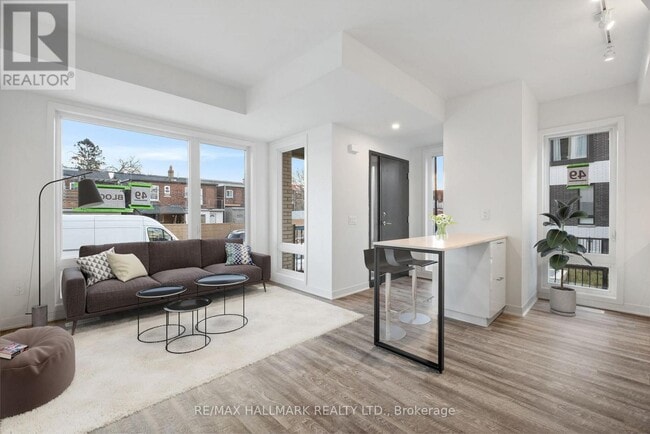 Building Photo - 40 Ed Clark Gdns