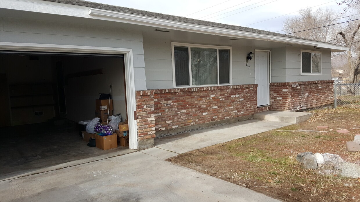 Entry - 1512 N Edmonds Dr