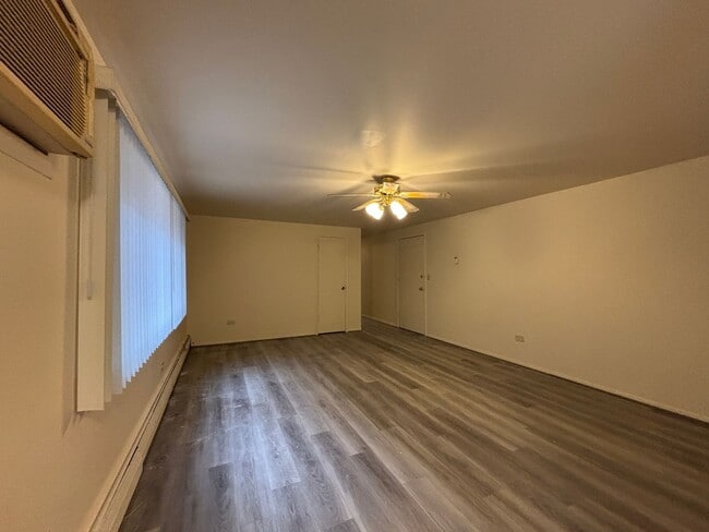 Building Photo - Large 2 bedroom apartment! Backs to Cheesman Park! One parking space in garage!