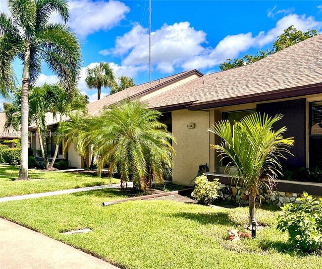 Foto del edificio - 8261 Boca Glades Blvd E