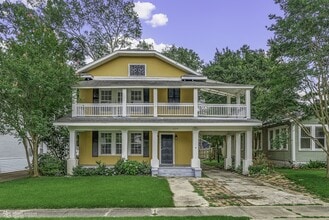 Building Photo - 409 Forest