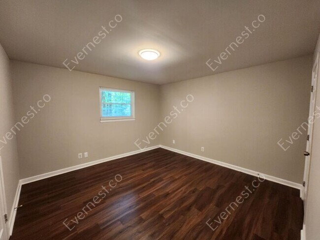 Building Photo - 527 Evergreen Terrace