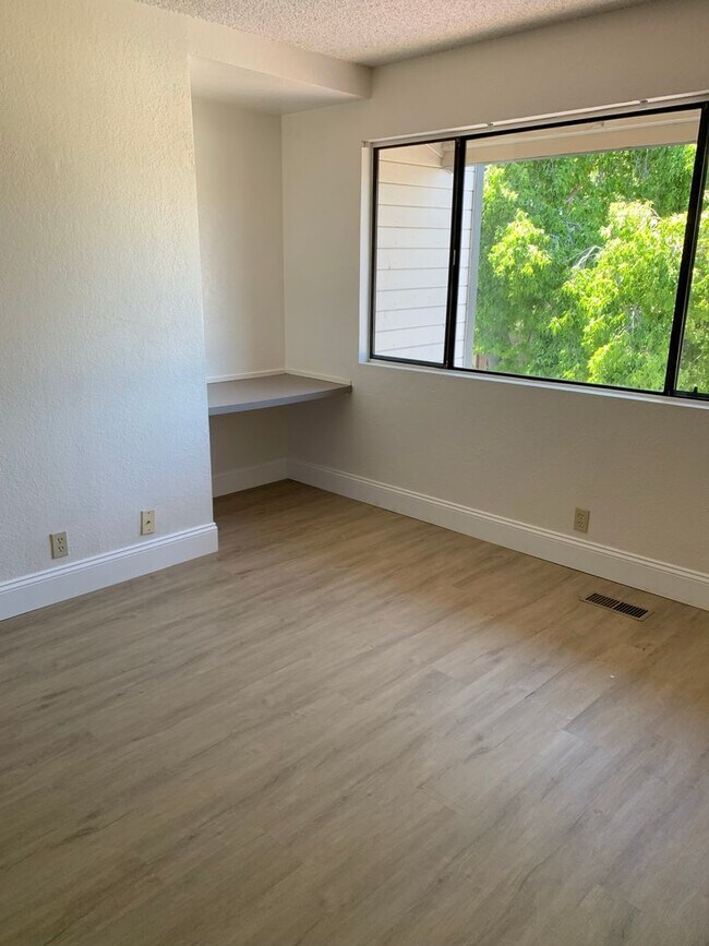Building Photo - 2BD / 2BA Condo in Cedar Creek