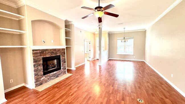 Building Photo - HALF OFF FIRST MONTH - 3 Bedroom, 2 Bath i...