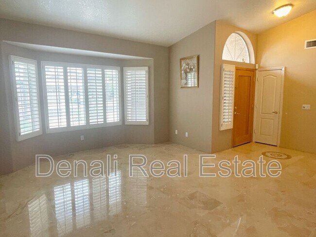 Building Photo - 5540 W Lone Cactus Dr