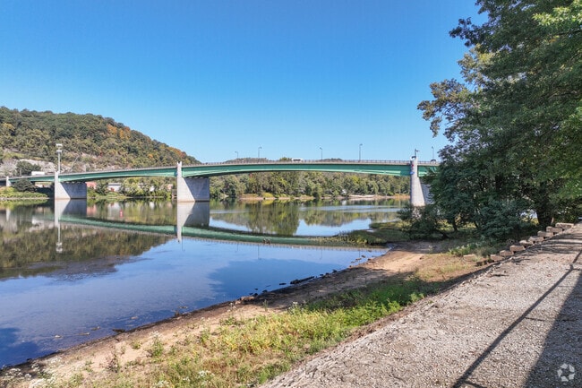 A beautiful view of the Allegheny River in Riverside Park.