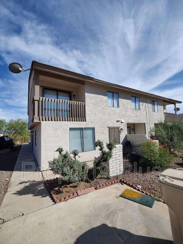 Building Photo - 10428 E La Palma Ave