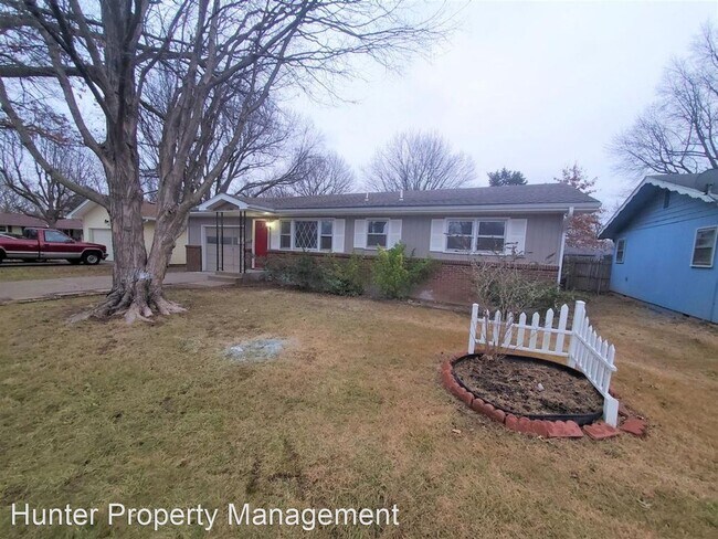 Building Photo - 3 br, 2 bath House - 1540 E Crestview St.