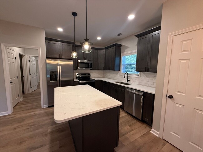 Building Photo - Spacious East Athens 4BR / 3.5BA Home with...