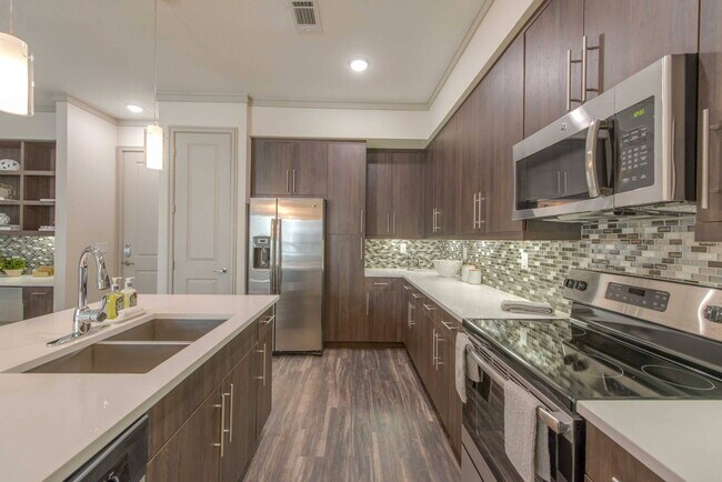 Foto del edificio - Experience the Art of Fine Apartment Living!