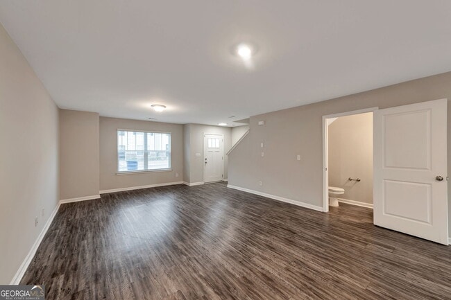 Building Photo - 320 Ashigan St