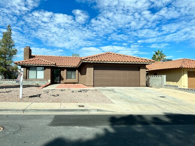 Building Photo - 121 Hexham Dr