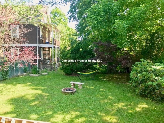 Foto del edificio - 2 br, 2 bath  - 69 Vassal Ln