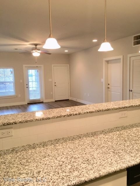 Building Photo - 1 br, 1 bath House - 701 Five Oaks Court