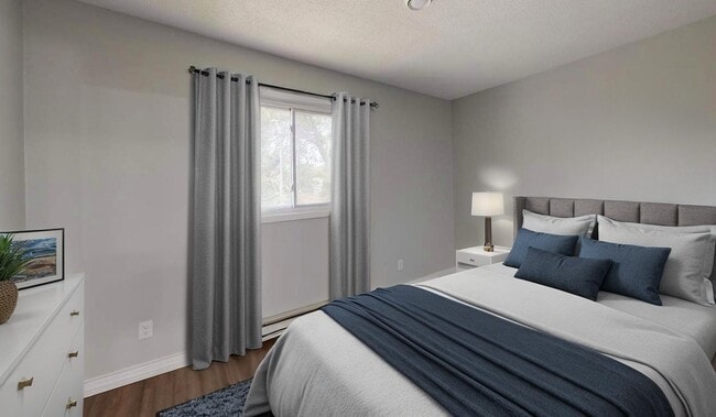 Building Photo - East Park Square Townhomes