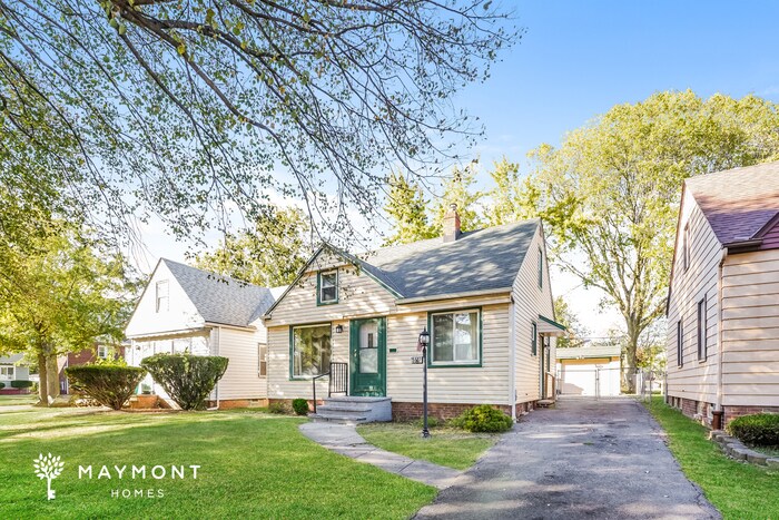 Building Photo - Classic Comfort Meets Convenience in Cleve...