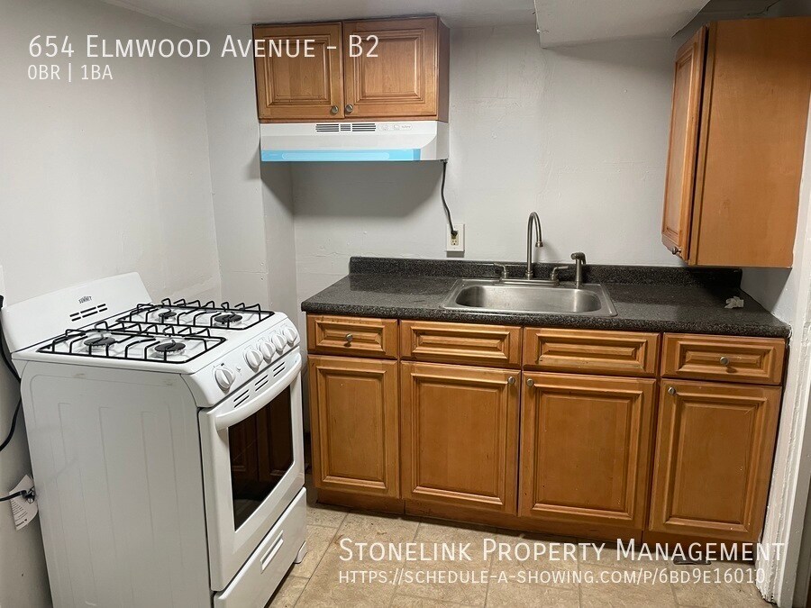 Foto principal - 654 Elmwood Avenue